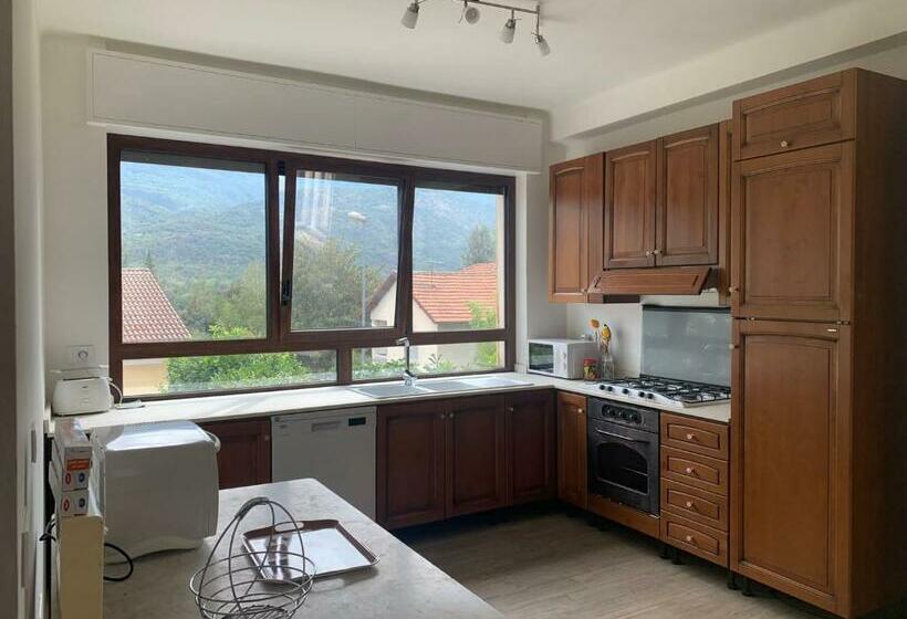 Big Appartement   9 Guests   Air Conditionning And Courtyard