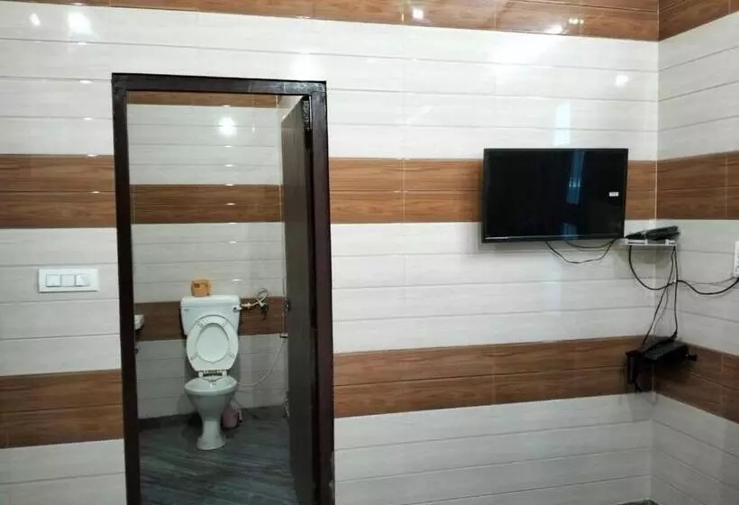 Suresh Guest House & Hotel By Wb Inn