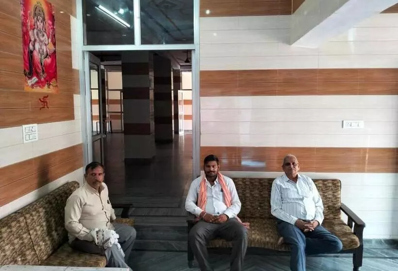Suresh Guest House & Hotel By Wb Inn
