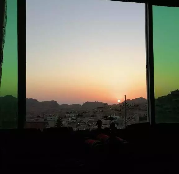 تختخواب و صبحانه Petra Paradise Home