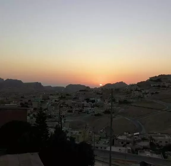 تختخواب و صبحانه Petra Paradise Home