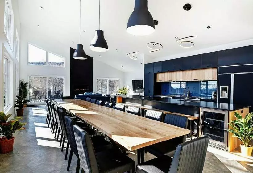 Blanc 28   Les Chalets Alpins, Stoneham