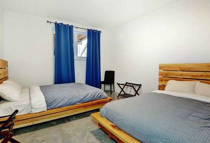 Blanc 28   Les Chalets Alpins, Stoneham