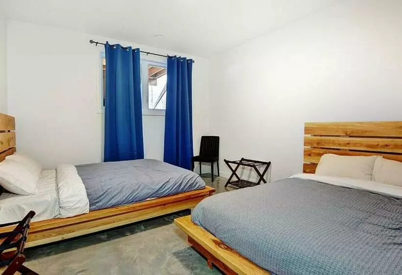 Blanc 28   Les Chalets Alpins, Stoneham