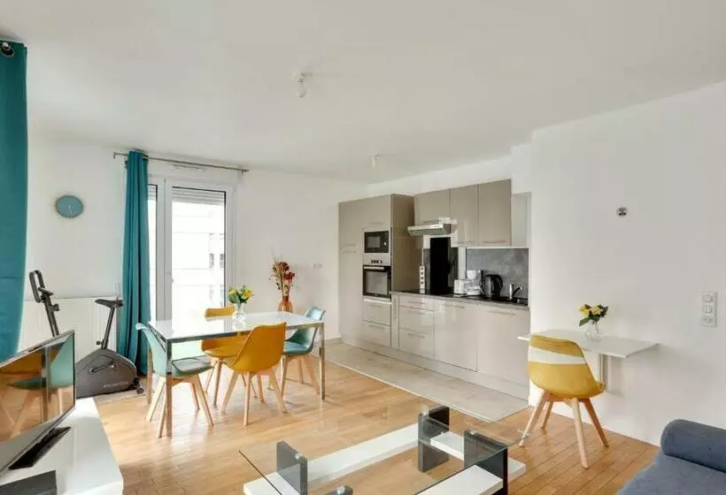 Chic Apart With Parking Near Paris