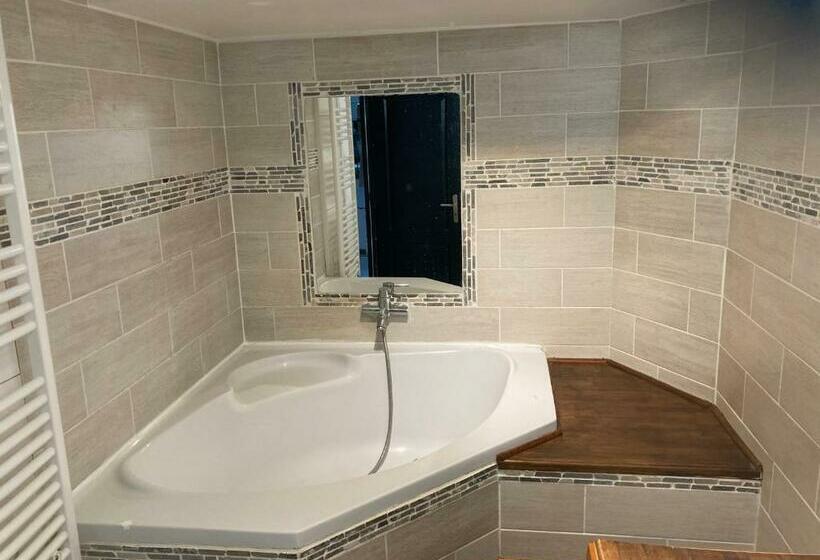 Maison En Pierre De70 M2 Au Cœur D’un Hameau