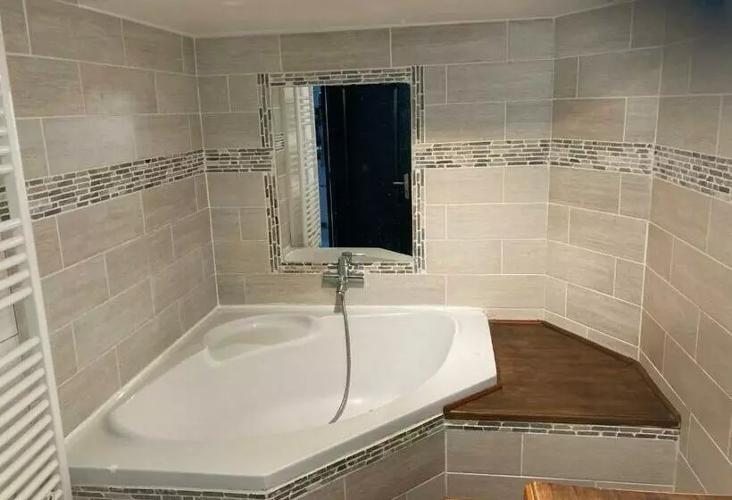 Maison En Pierre De70 M2 Au Cœur D’un Hameau