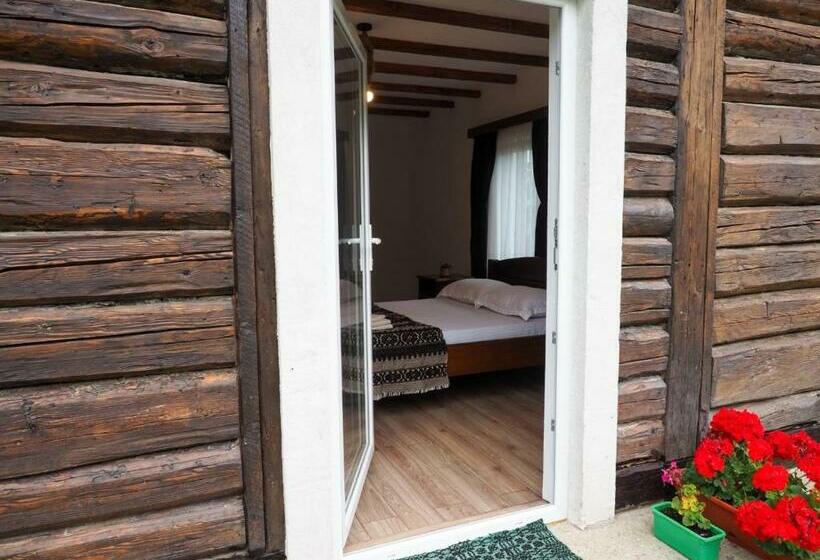 Пансион Wild Traditional Bucovina