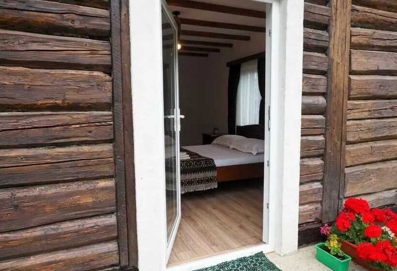 Majatalo Wild Traditional Bucovina