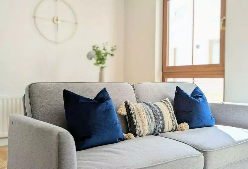 Brooklands Central Apartment