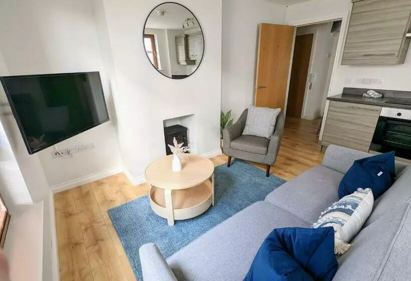 Brooklands Central Apartment