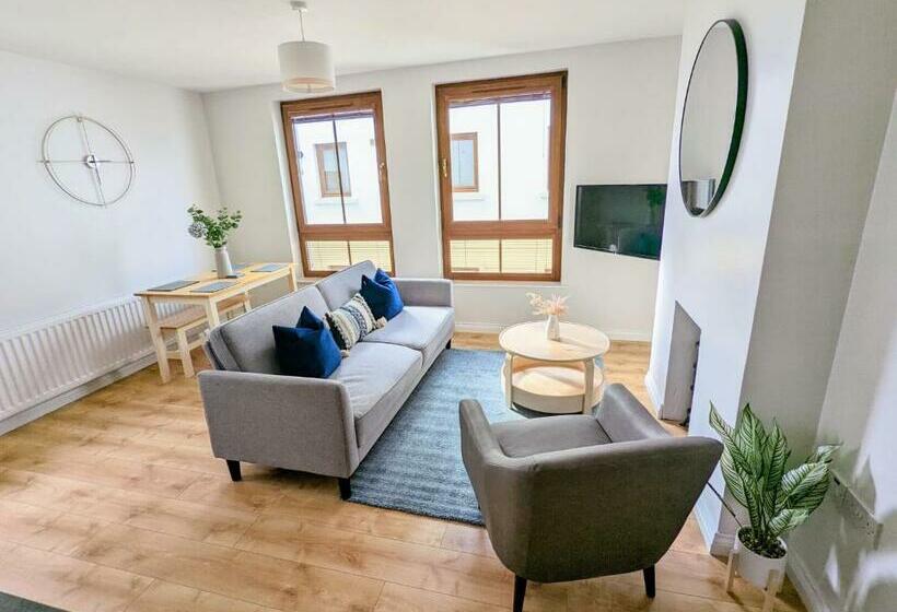 Brooklands Central Apartment