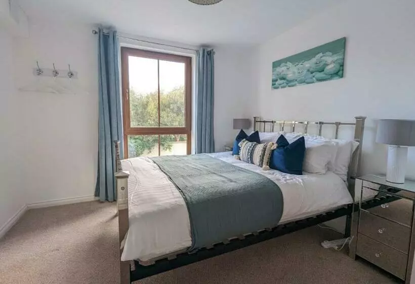 Brooklands Central Apartment