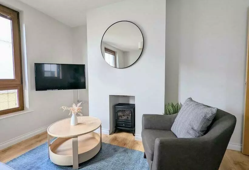 Brooklands Central Apartment