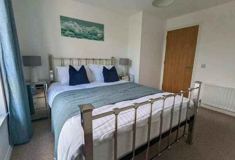 Brooklands Central Apartment