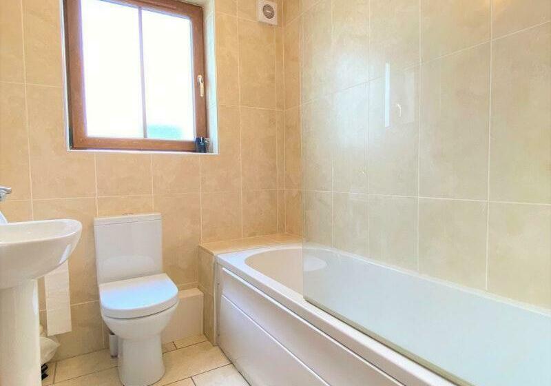 Brooklands Central Apartment