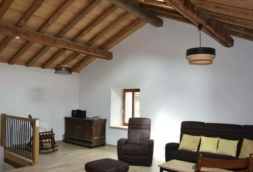 Charmante Maison De Village Rénovée   Près De Pralognan La Vanoise, 10 Pers, 3 Niveaux, Balcon Sud