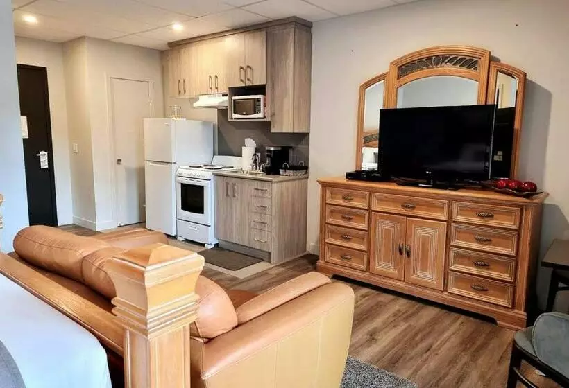 Cozy Spacious 1 Bdr Studio #8. Free Parking