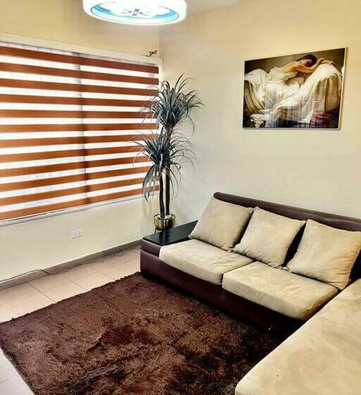 Gorgeous 1 Bedroom Condo With Free Parking On Site