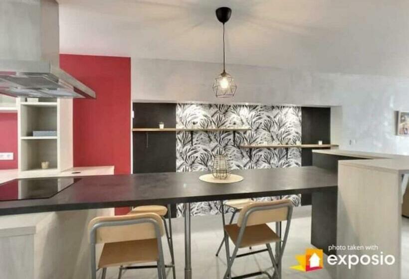 Maison De Ville Avec Petite Cour