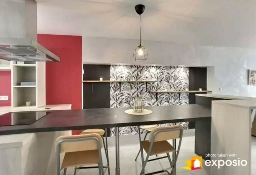 Maison De Ville Avec Petite Cour