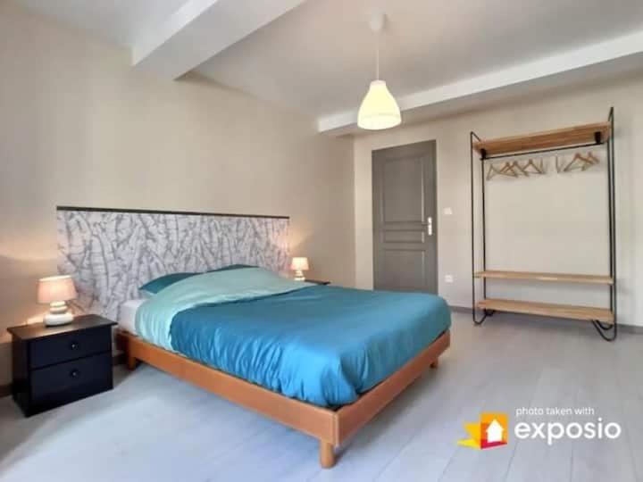 Maison De Ville Avec Petite Cour