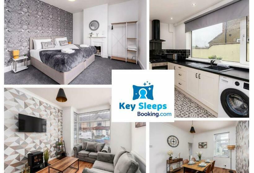 Stunning Three Bedroom House At Keysleeps Short Lets Cleethorpes With Free Parking & Beach Location