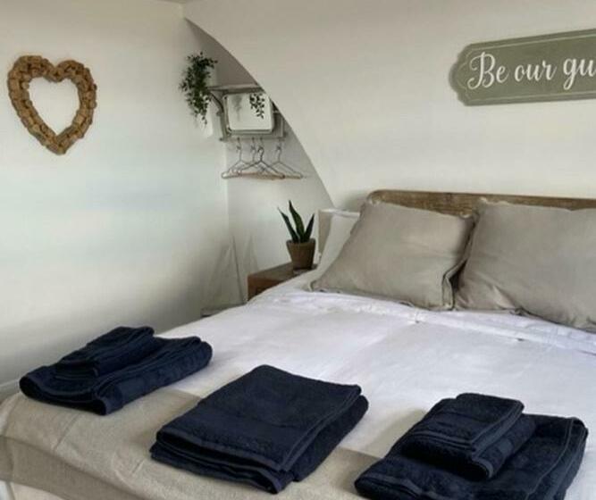 The Loft  Relaxing Flat Only Seconds From The Beach