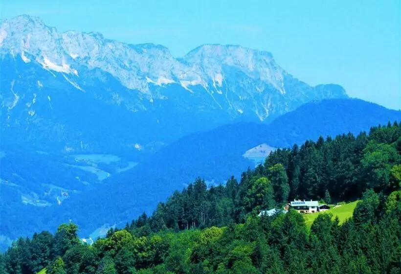 1 Bergpanorama Und Atemberaubende Alpine Almlandschaft Für Absolute Nichtraucher