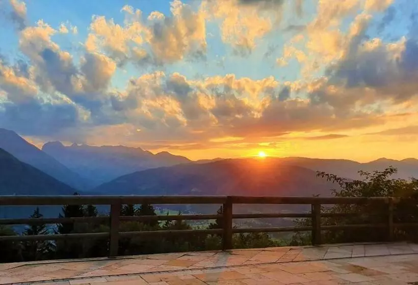 1 Bergpanorama Und Atemberaubende Alpine Almlandschaft Für Absolute Nichtraucher
