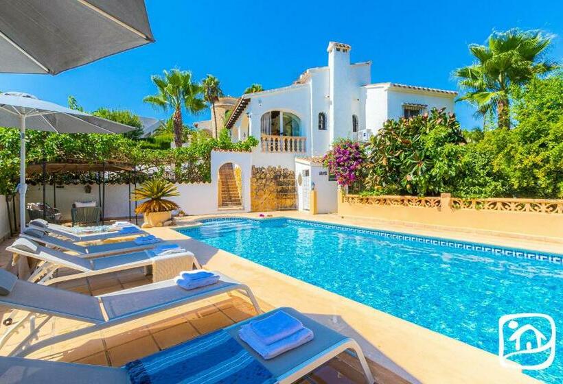 Villa Laguna By Abahana Villas