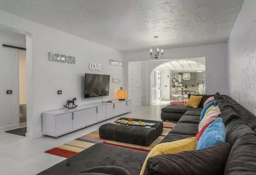 Casa Lounge