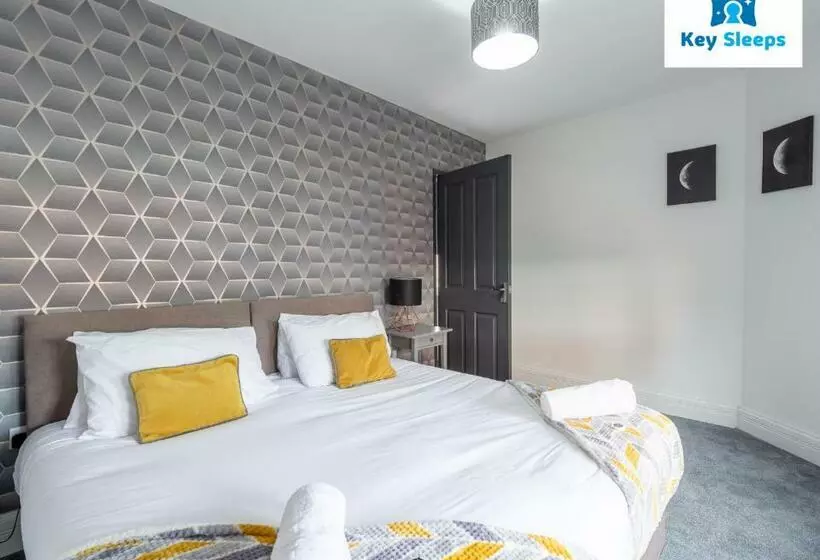 Five Bedroom Spacious Modern House By Keysleeps Short Lets Workington Lake District Beach