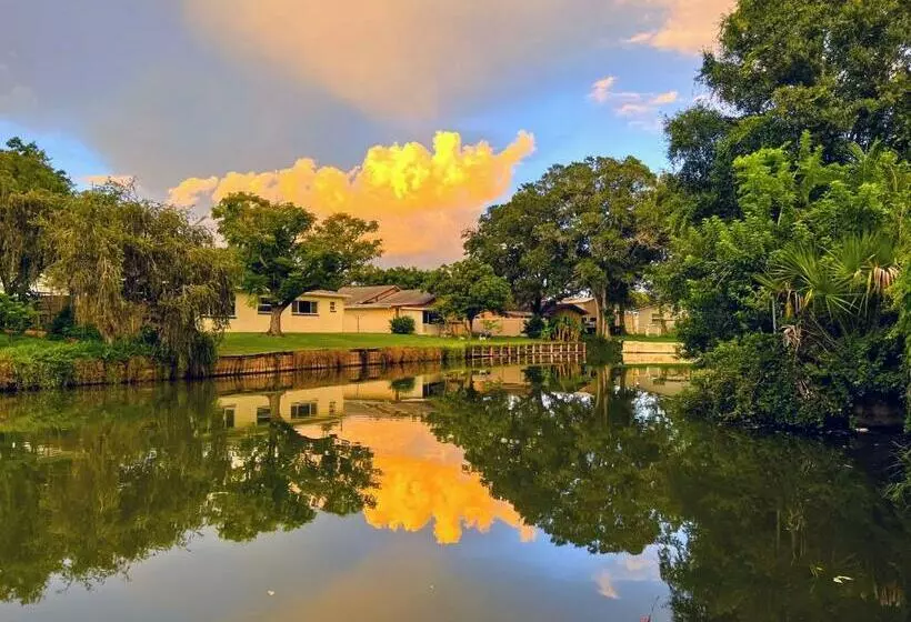 Pond Side Art Home With Private Pool And Patio Dogs Welcome