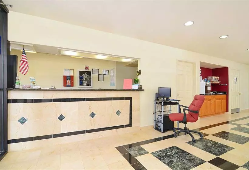 ホテル Americas Best Value Inn & Suites Smithville