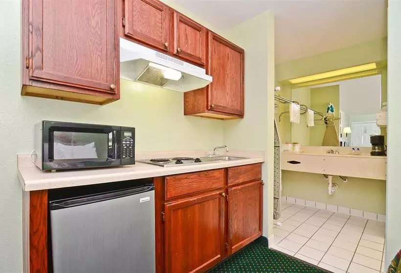 ホテル Americas Best Value Inn & Suites Smithville