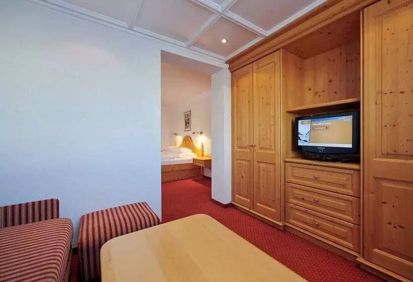 Отель Appartement Roggal