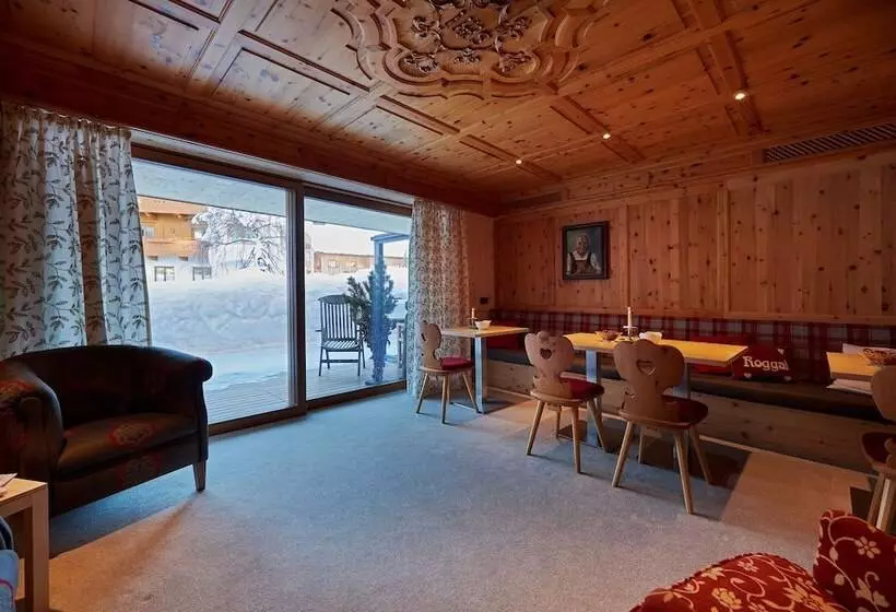 Отель Appartement Roggal