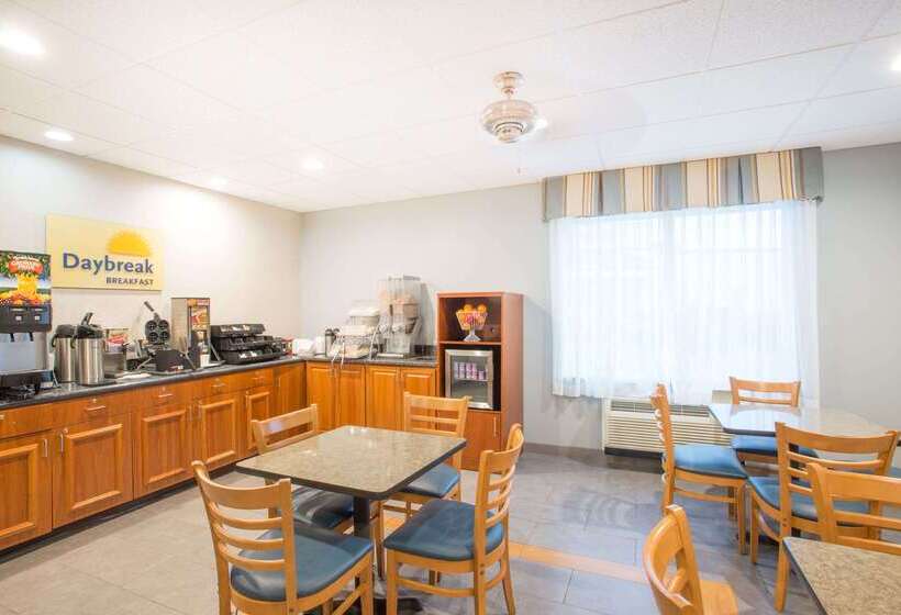 ホテル Days Inn By Wyndham Watertown Fort Drum