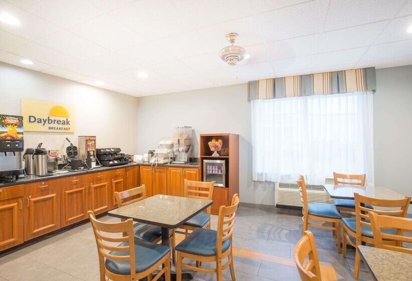 ホテル Days Inn By Wyndham Watertown Fort Drum