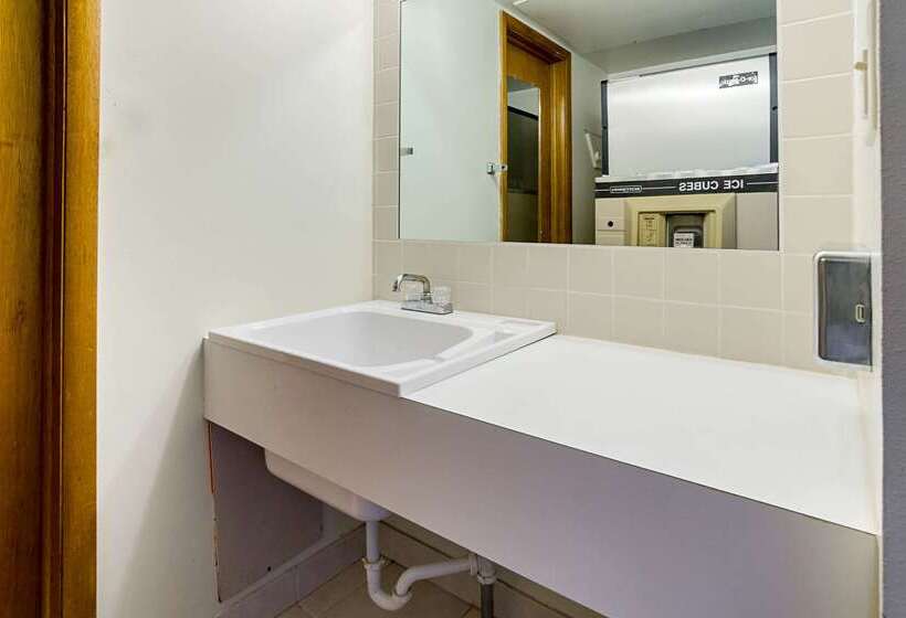 فندق Econo Lodge