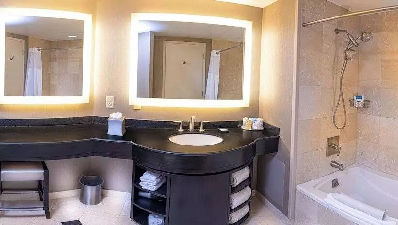 Отель Grand Pequot Tower At Foxwoods