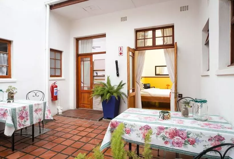 فندق Gubas De Hoek Meet Eat Sleep