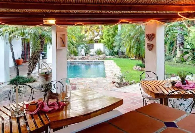 فندق Gubas De Hoek Meet Eat Sleep