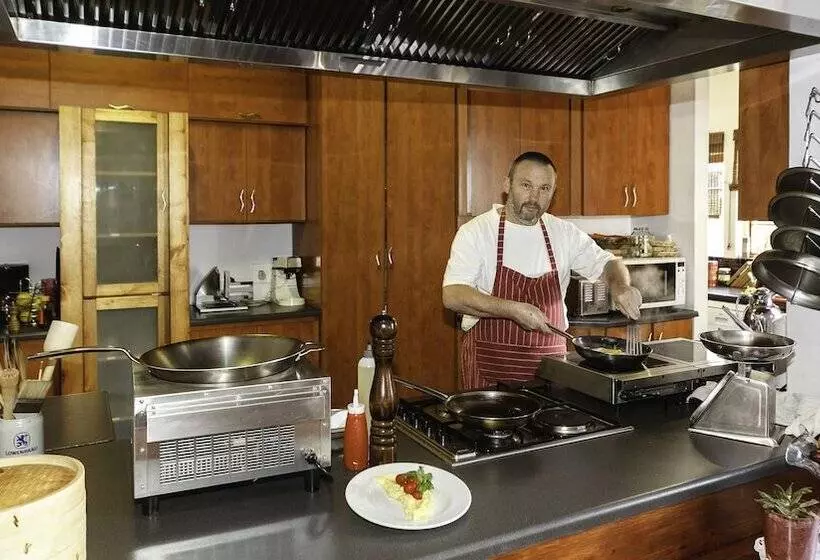 فندق Gubas De Hoek Meet Eat Sleep