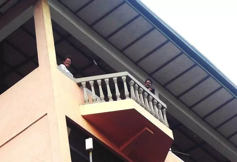 호텔 Majestic Tourist