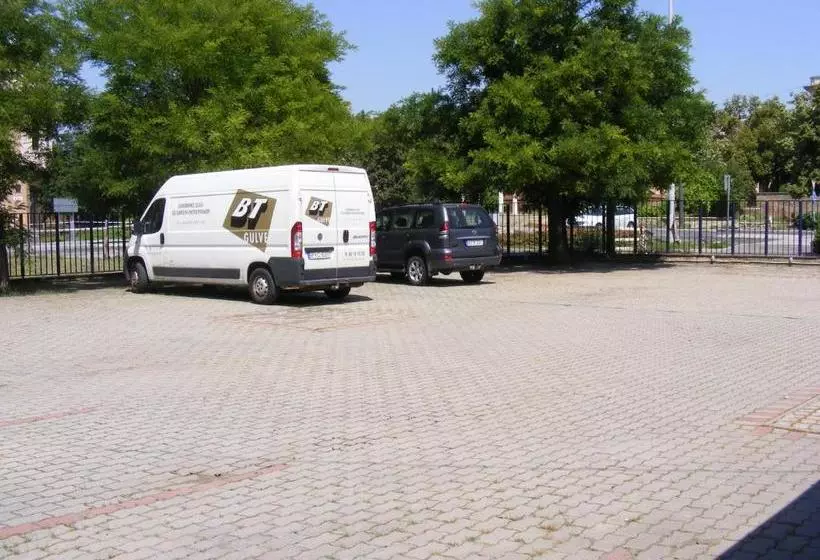 בית מלון כפרי Pelikán