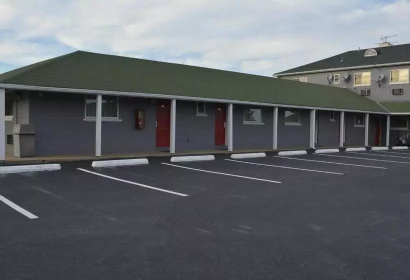 ホテル Red Carpet Inn & Suites New Cumberland