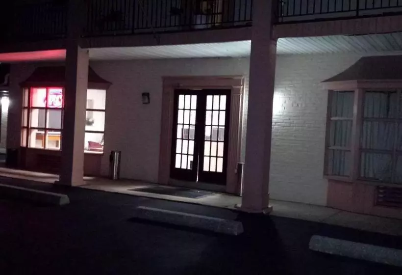 ホテル Red Carpet Inn & Suites New Cumberland