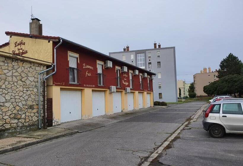 فندق Zsófia Panzió Pápa